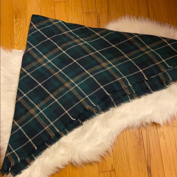 Charlotte Russe plaid blanket scarf bundle - Picture 3 of 4